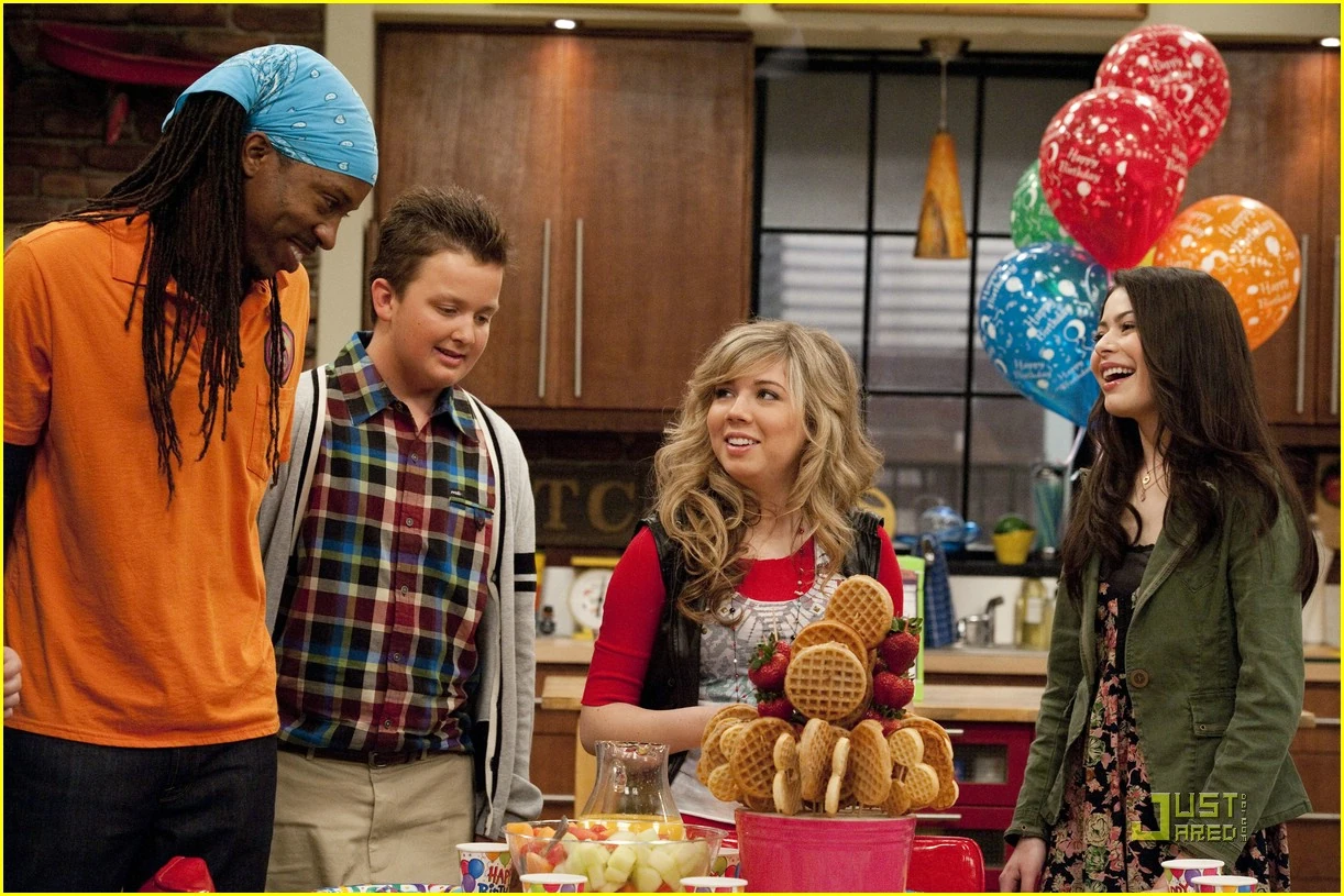 Imagem Mirandacosgroveicarlyhotroom20.jpg ICarly Wiki FANDOM powered by Wikia