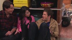 ICarly.S06E03.iOpen.A.Restaurant.720p.WEB-DL.AAC2.0.H.264-CtrlHD-10-49-22-