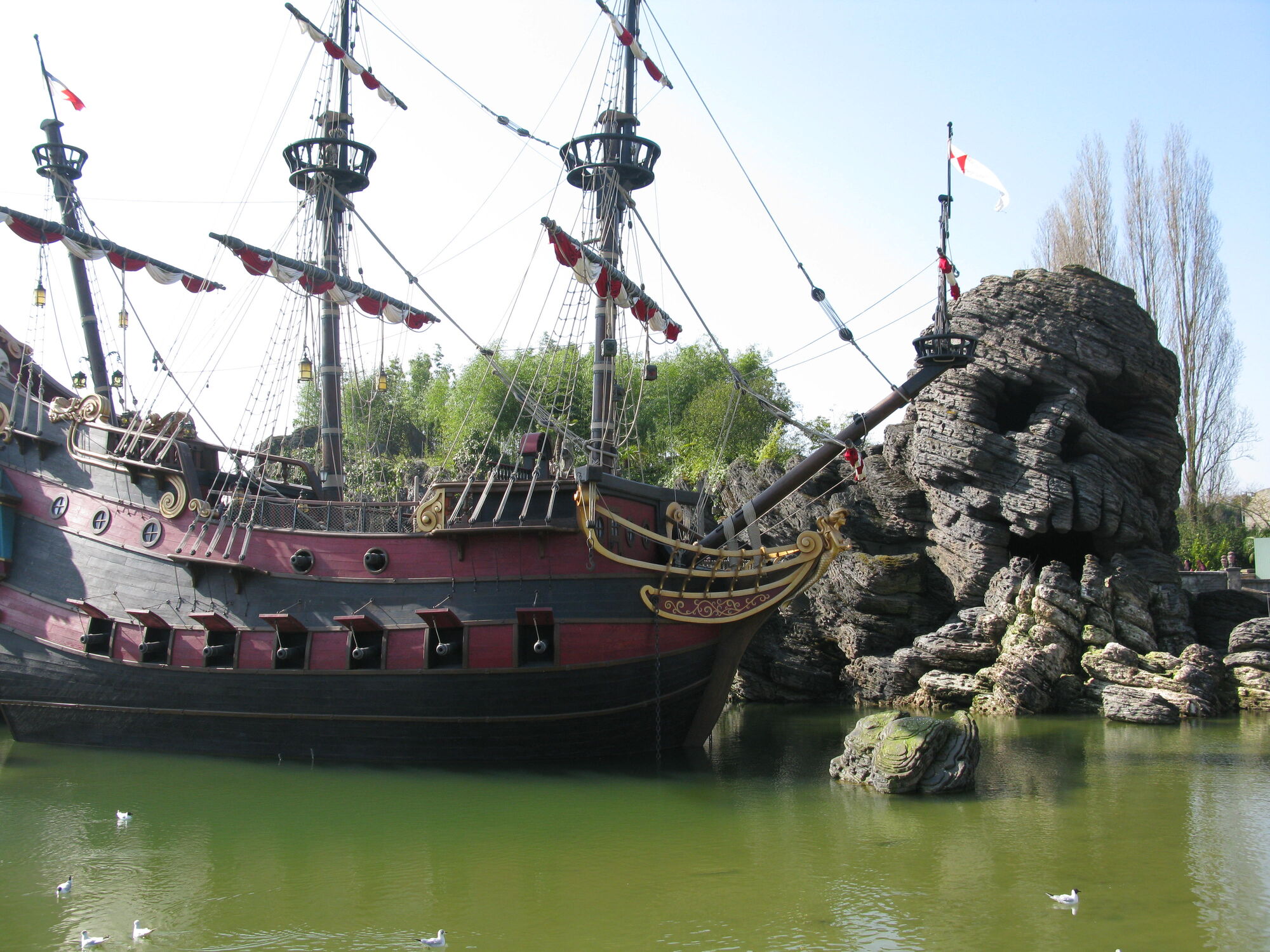 Как выглядит настоящий корабль Skull Rock - Photo De Parc Disneyland, Marne-la-vallée - Tripadvisor 5F9