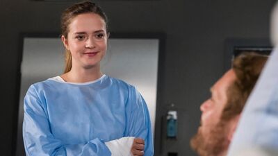 Raik-bedankt-sich-bei-eva-fuer-ihren-lebensrettenden-einsatz-nach-seinem-sturz-folge-127-102 v-varxl c9fec7