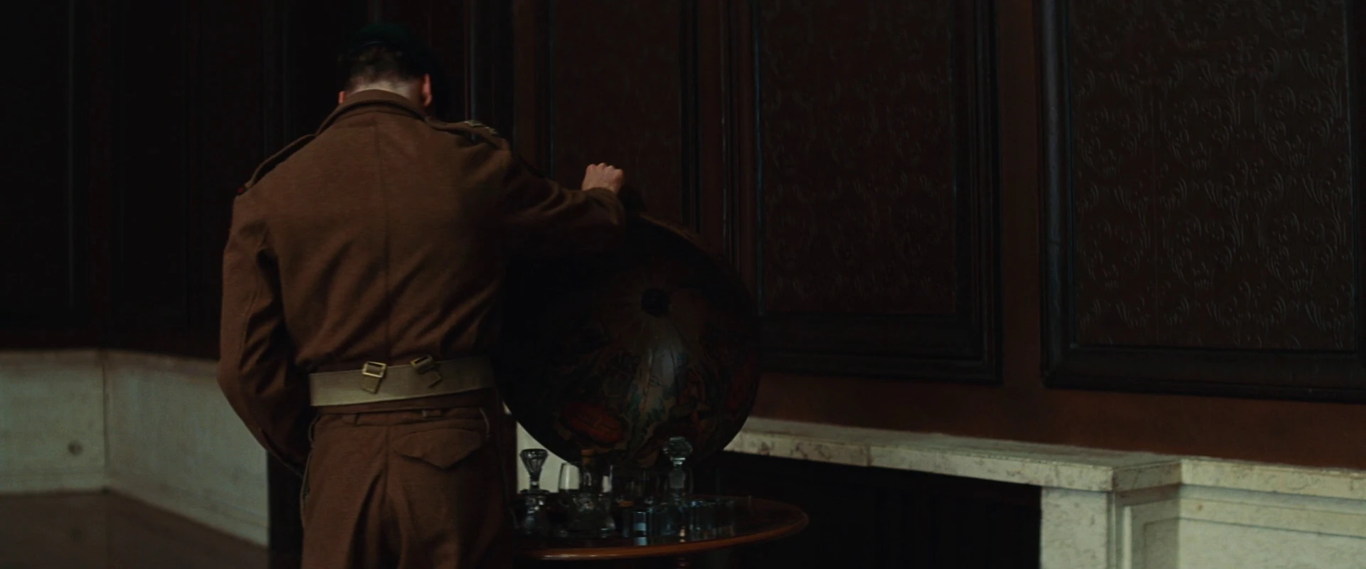 Image Archie Hicox looks inside the bar globe.jpg Inglourious