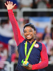 Simone aa gold