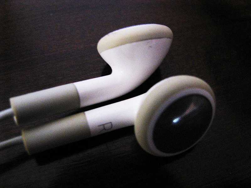 Apple earbuds Apple Wiki FANDOM powered by Wikia