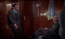 James Bond et "Nash" discutant à part