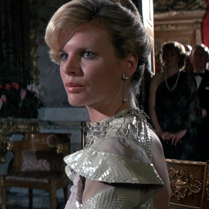 Domino Petachi (Kim Basinger) James Bond Wiki FANDOM powered by Wikia