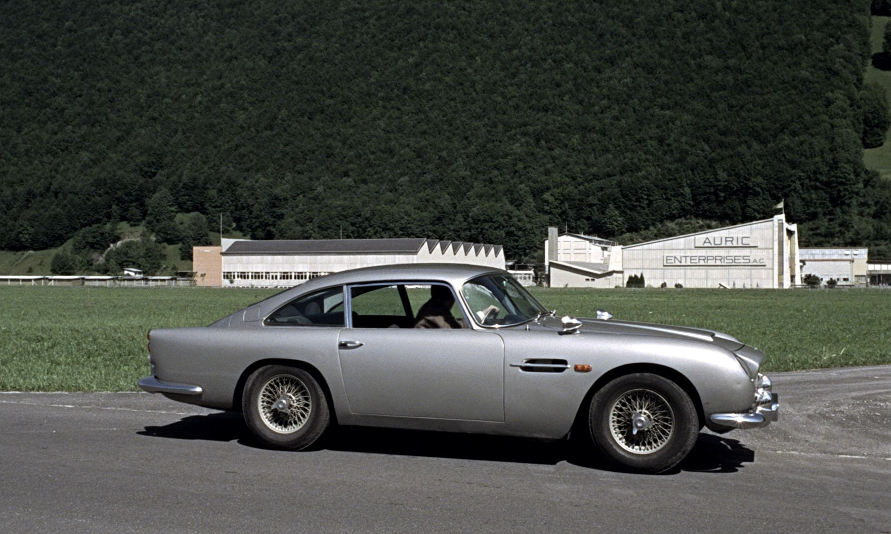 aston martin db5 | james bond wiki | fandom poweredwikia