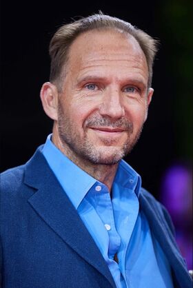 Ralph Fiennes | Bondpedia | FANDOM Powered By Wikia