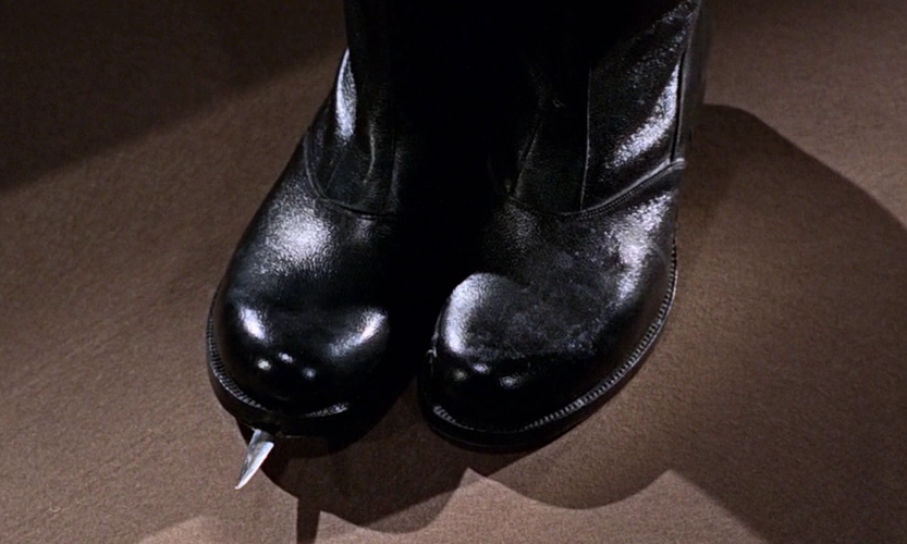 Dagger shoes James Bond Wiki FANDOM powered by Wikia