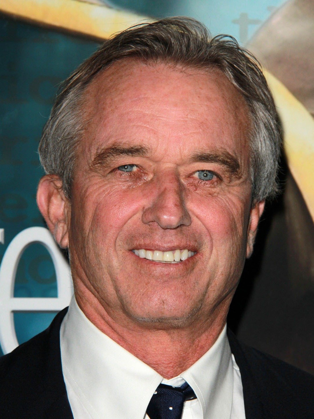 Robert francis kennedy, jr., né le 17 janvier 1954, marié le 3 avril 1982 en premières noces à emily ruth black (née le 15 octobre 1957), avec qui il a deux enfants, robert francis kennedy iii (né le 2 septembre 1984 à mt. Robert F Kennedy Junior : Robert F. Kennedy, Jr. | Jeopardy! History Wiki | Fandom