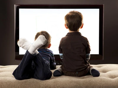 Children-watching-tv