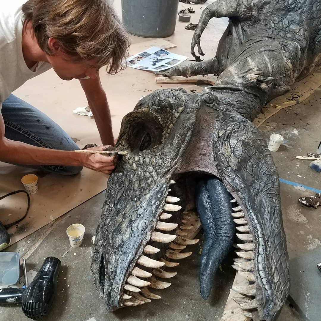 jurassic world fallen kingdom dinosaur in the tunnel