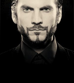 57316 seneca-crane-hunger-games-300x338