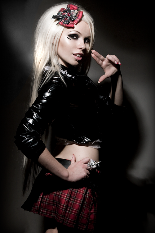 Is kerli dating vespertine