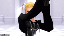 Larxene invocando sus cuchillos KHRECOM