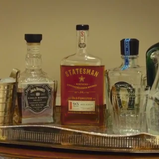 Statesman Whiskey | The Kingsman Directory | FANDOM powered by Wikia