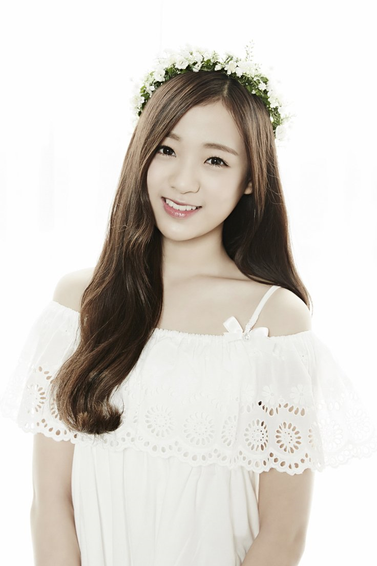 Image April Jinsol Snowman promotional photo.png Kpop