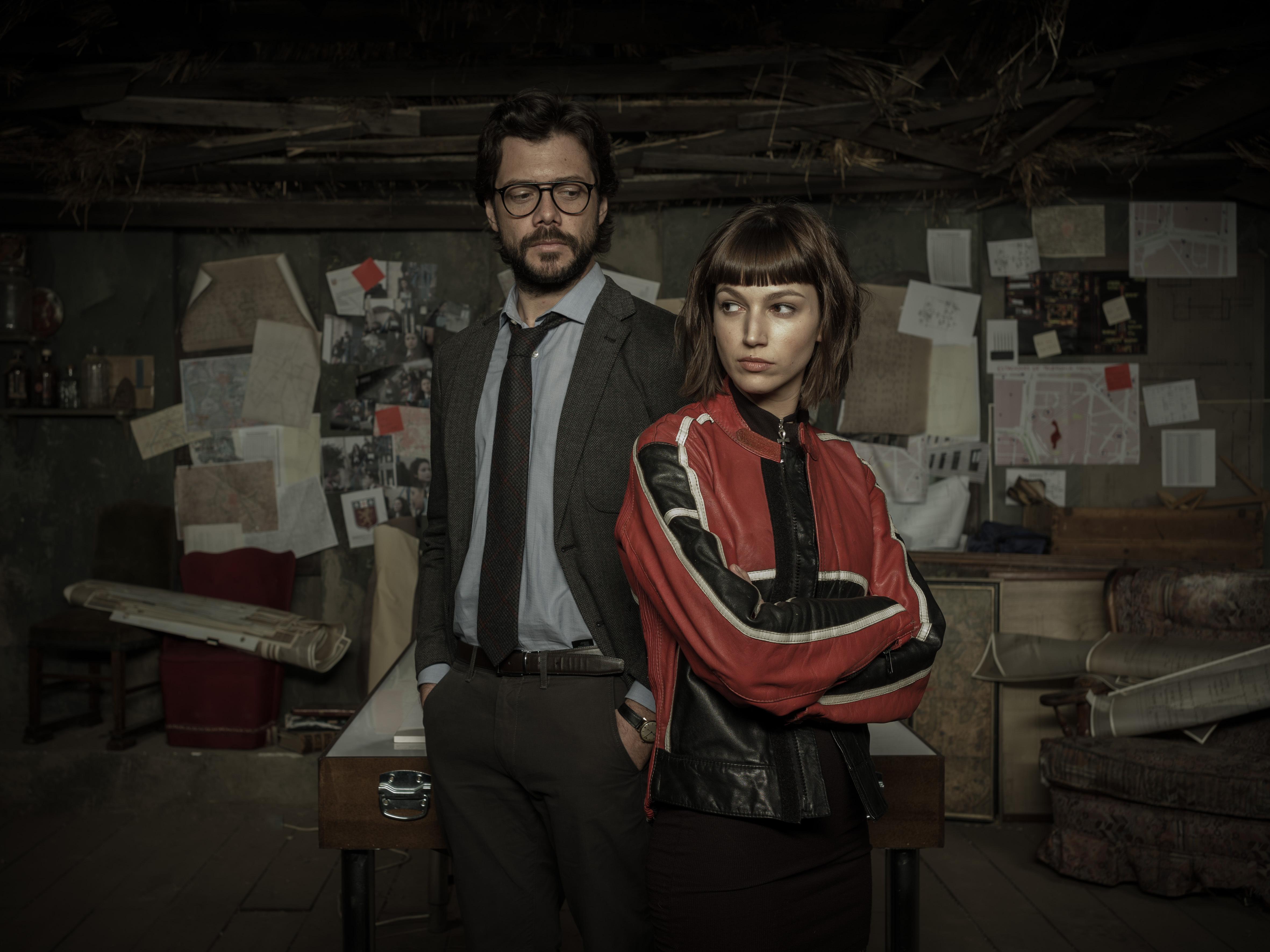 Токио берлин бумажный дом. La casa de papel профессор.