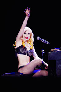 Performances/The Fame Monster (1.48 MB) Performances/The Fame Monster