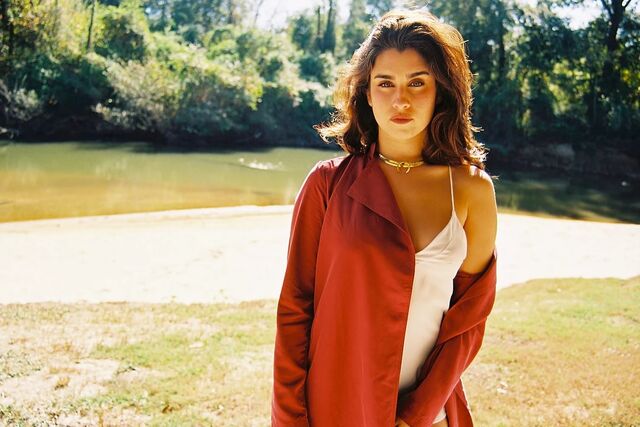File:Lauren-jauregui-11-1490278857.jpg