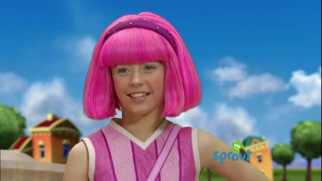 Archivo:ChloeLangStephanie.jpg
