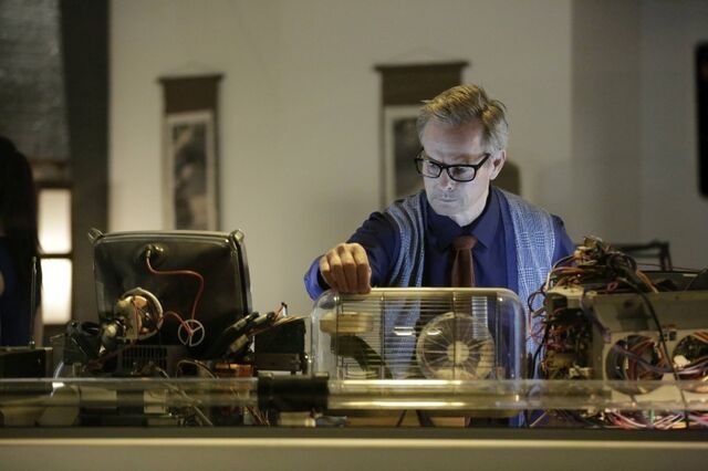 File:Promotional Image 1x03 Chapter 3 (13).jpg