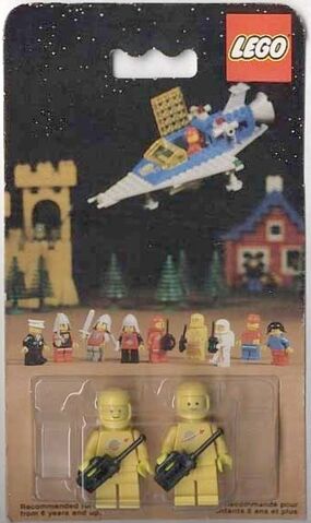File:0014 Space Minifigures.jpg