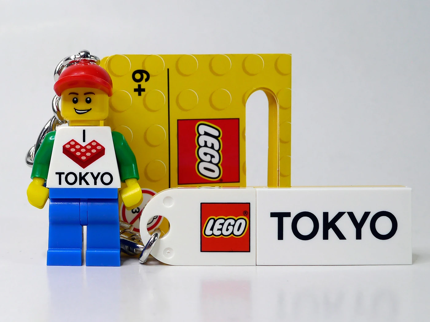 850801 LEGO Minifigure Keychain "Tokyo" Brickipedia FANDOM powered