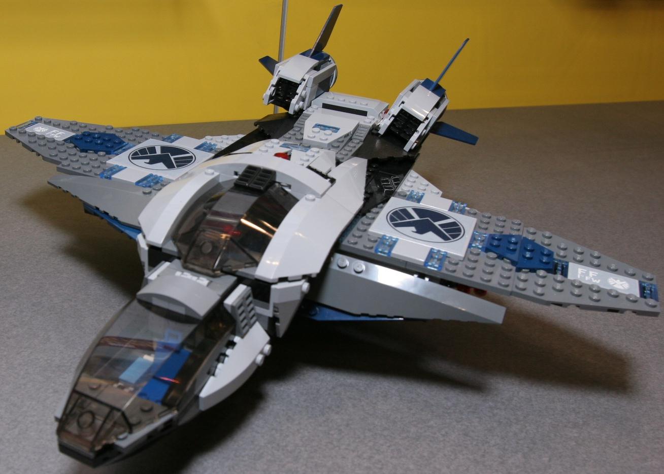 lego 2012 quinjet