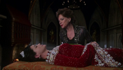 215 OUAT Reine Eva 3