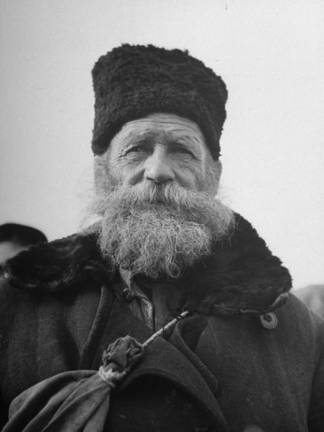 Portrait-shot-of-old-man-in-face-bearded-wrinkled-full-of-character