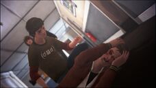 Warren golpeando a Nathan