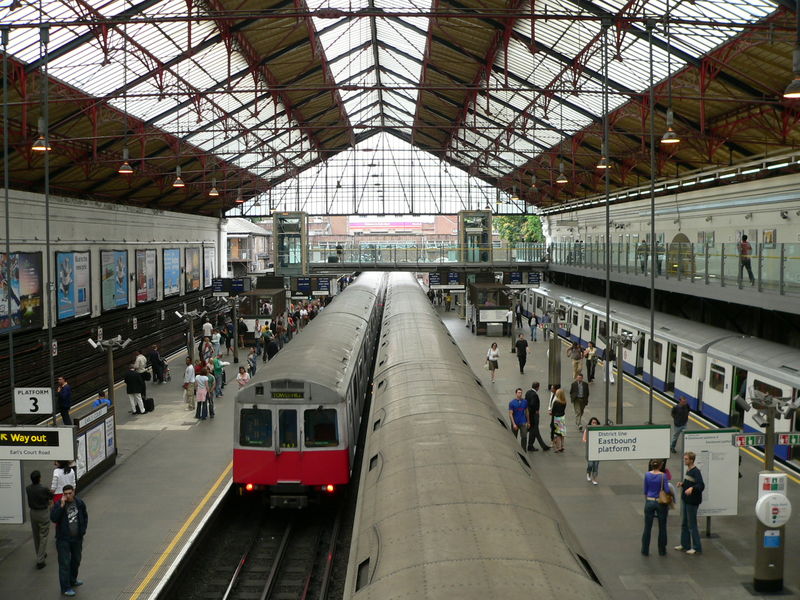 Earl s Court Station London Wiki FANDOM powered by Wikia