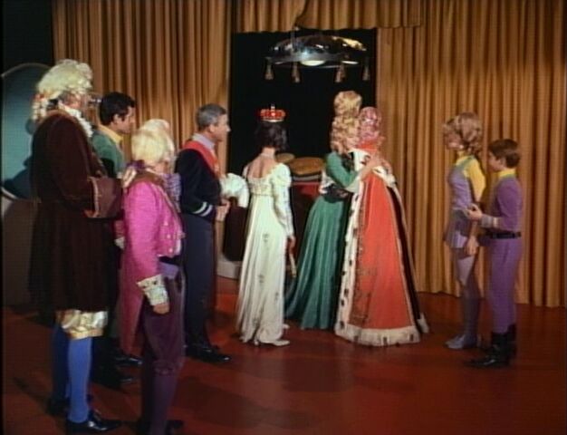 File:Lost-in-Space-Princess-of-Space-4.jpg