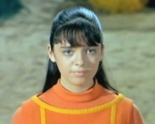 https://vignette.wikia.nocookie.net/lostinspace/images/f/f8/Penny-04.jpg/revision/latest?cb=20131123185124
