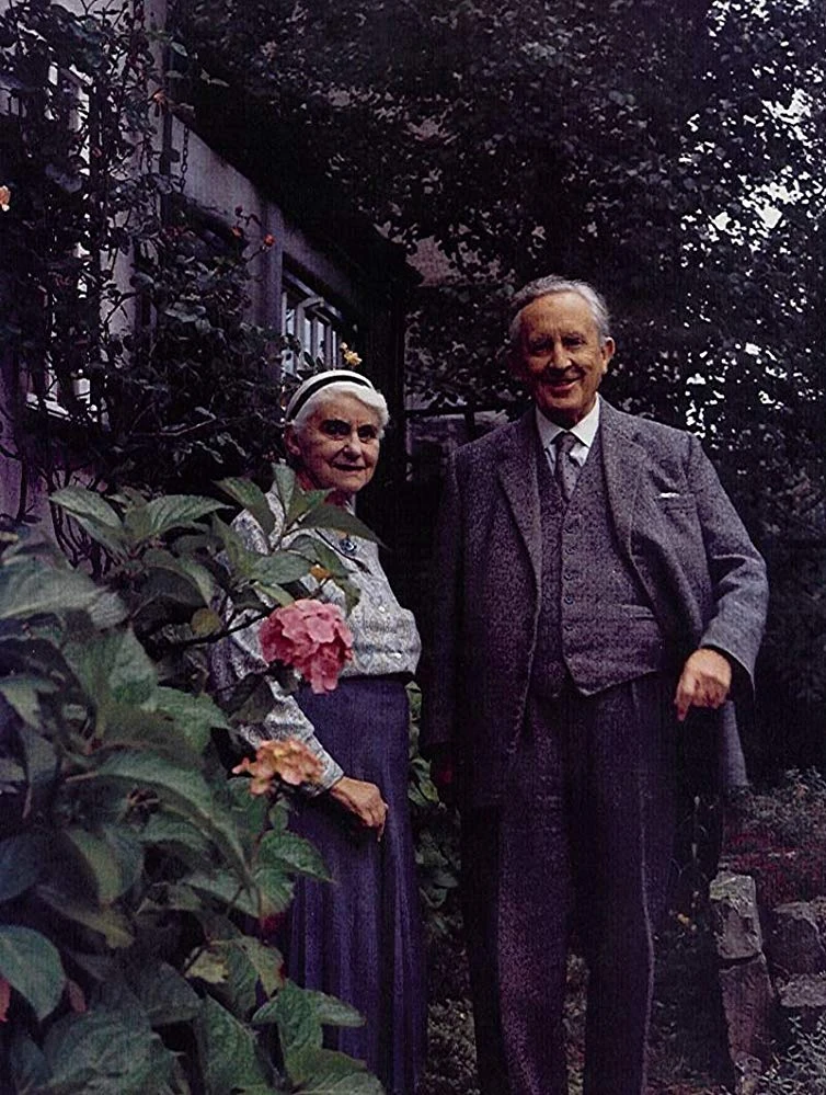 J.R.R. Tolkien dan sang istri, Eddith di Bournemouth