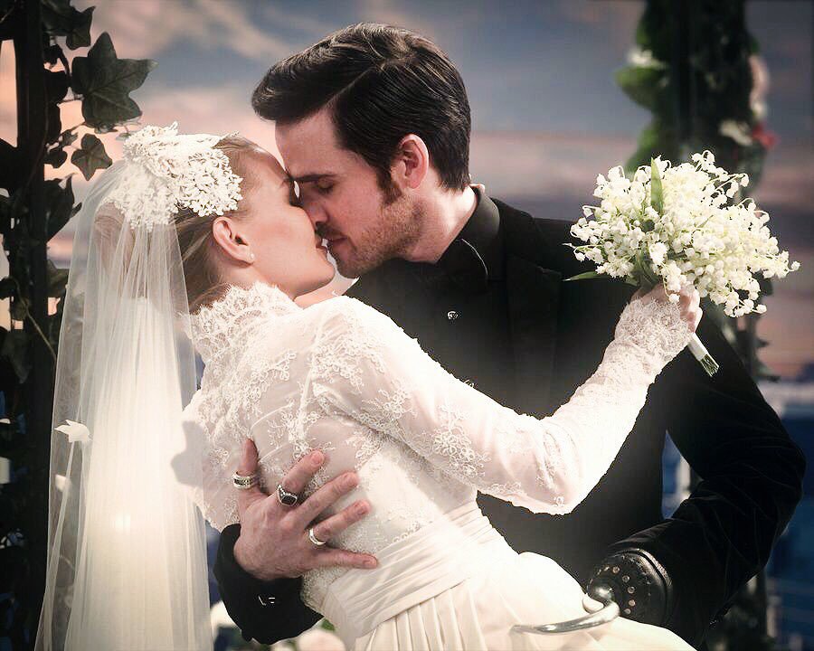 Are Hook And Emma Married In Real Life