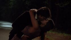 Elena & Damon Kiss S6E22 (3)