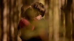 Damon & Elena Kiss S8E16 (1)