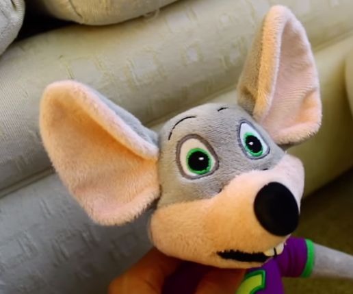 chuck e cheese stuffed mouse