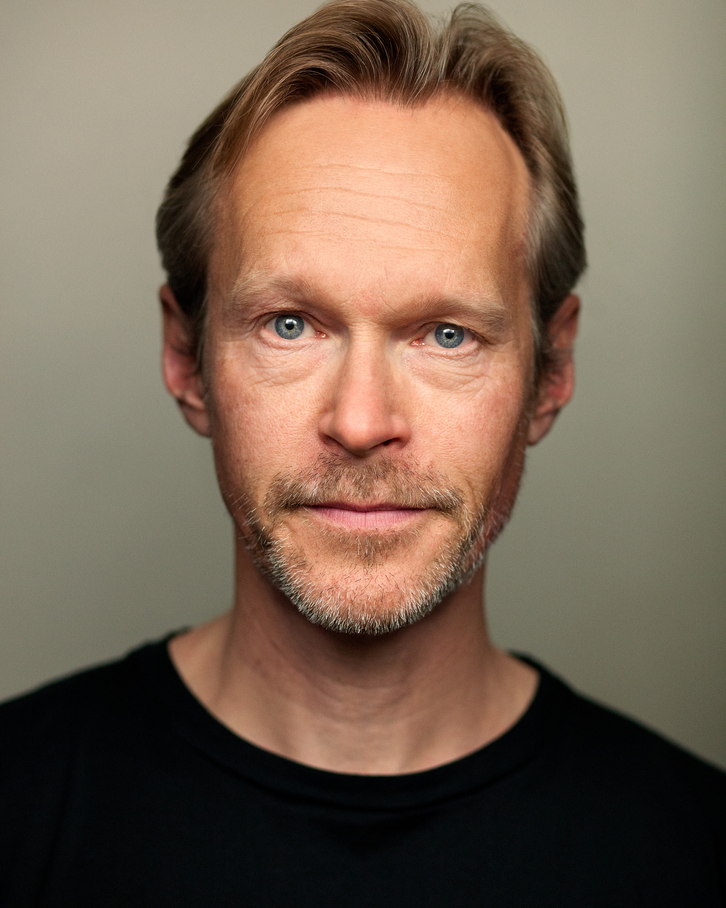 To gallery of Steven Mackintosh