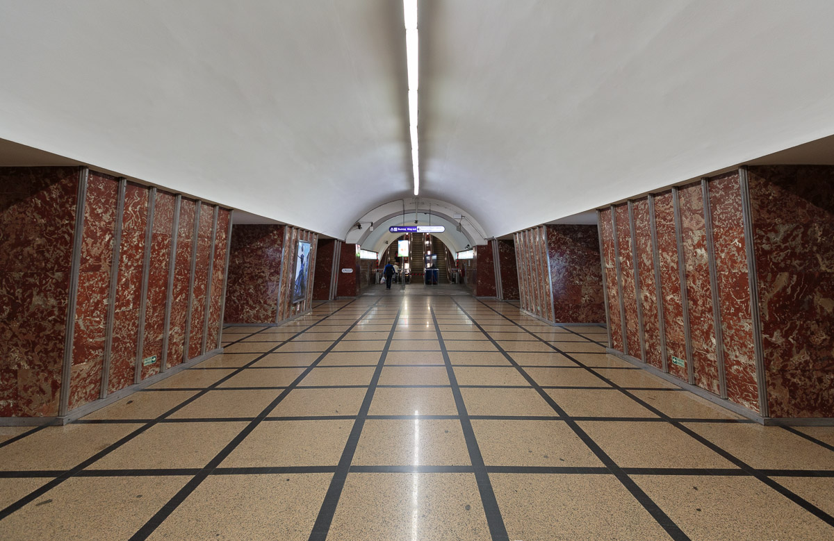 Станция метро московские ворота
