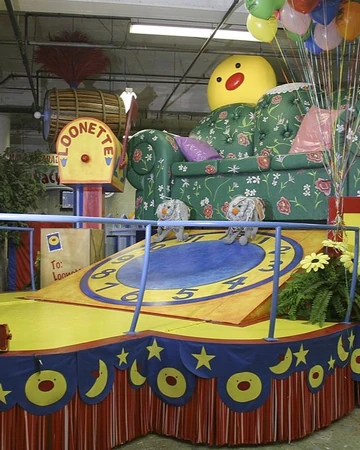 The Big Comfy Couch Macy S Thanksgiving Day Parade Wiki Fandom