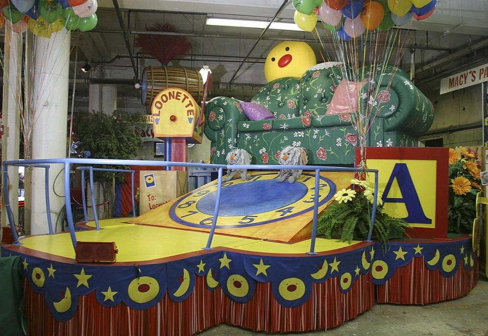 The Big Comfy Couch Macy S Thanksgiving Day Parade Wiki Fandom