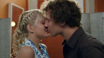 Mako Mermaids Zac And Lyla Kiss