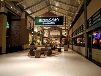 crocs palisades mall