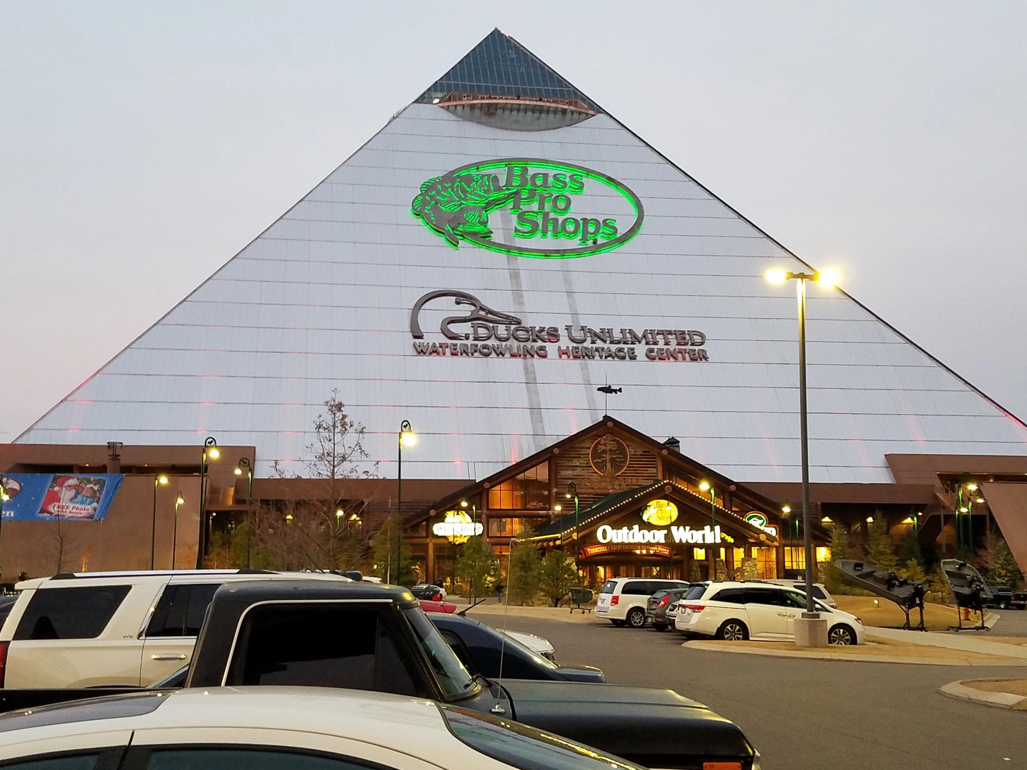 Bass Pro Shops Malls And Retail Wiki Fandom