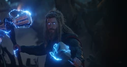 Stormbreaker &amp; Mjolnir (Endgame)