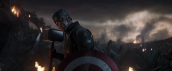 CapHoldsMjolnir-FirstTime.png