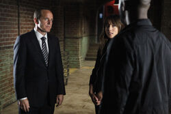 Episode 2.02 - Heavy is the Head (18) 595 slogo