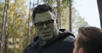 BruceHulk-Endgame-TravelingCapInPast.jpg
